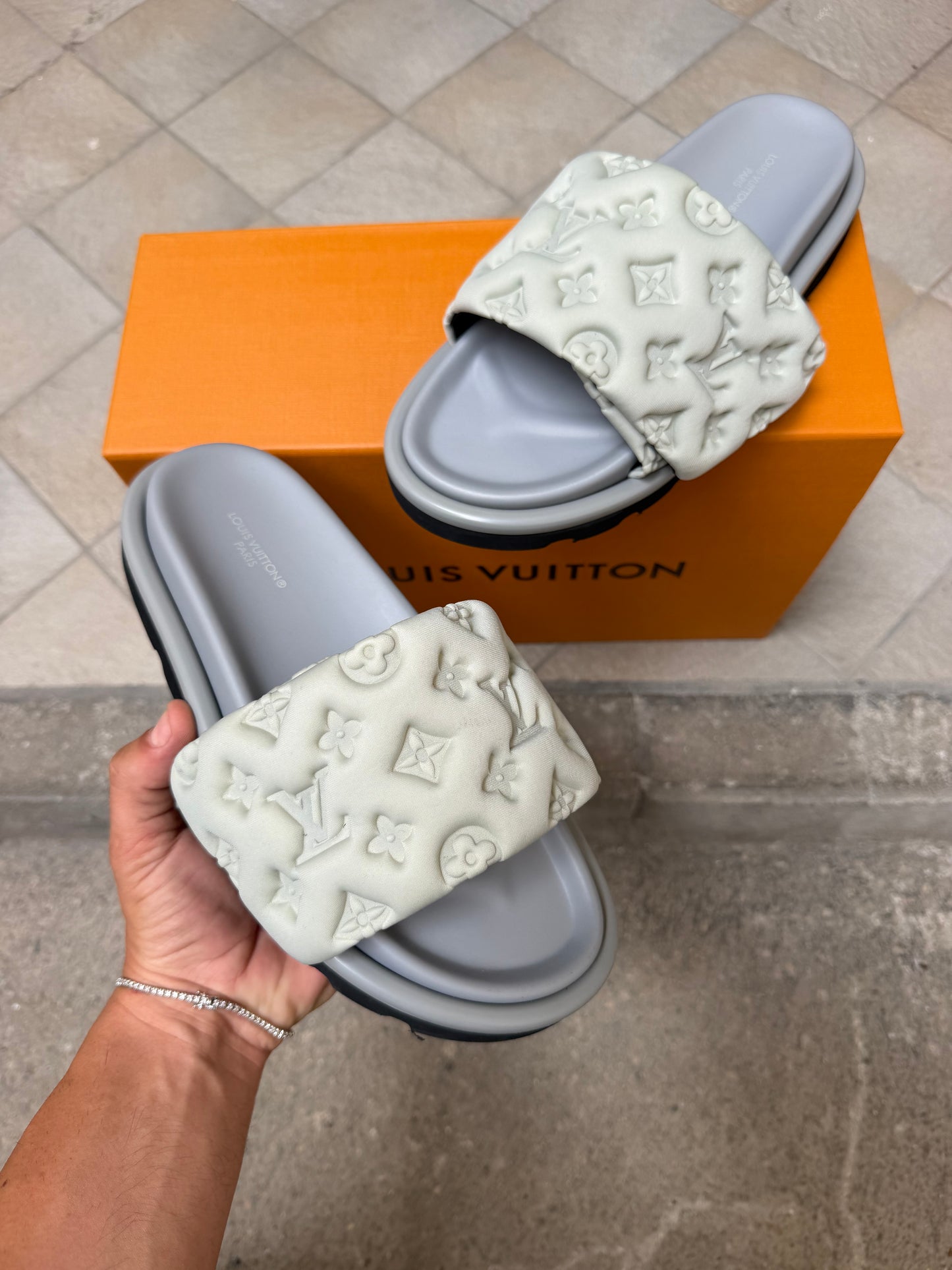 LOUIS VUITTON