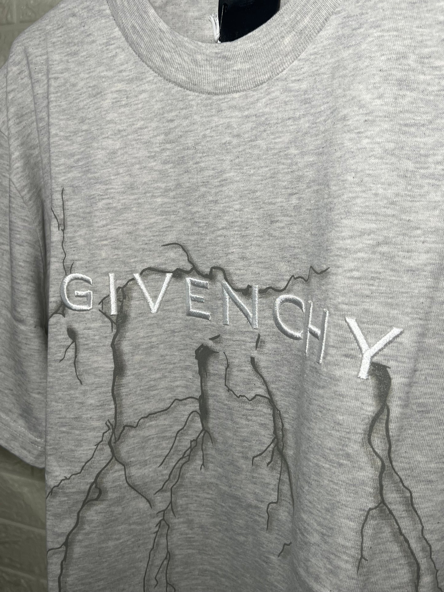 GIVENCHY