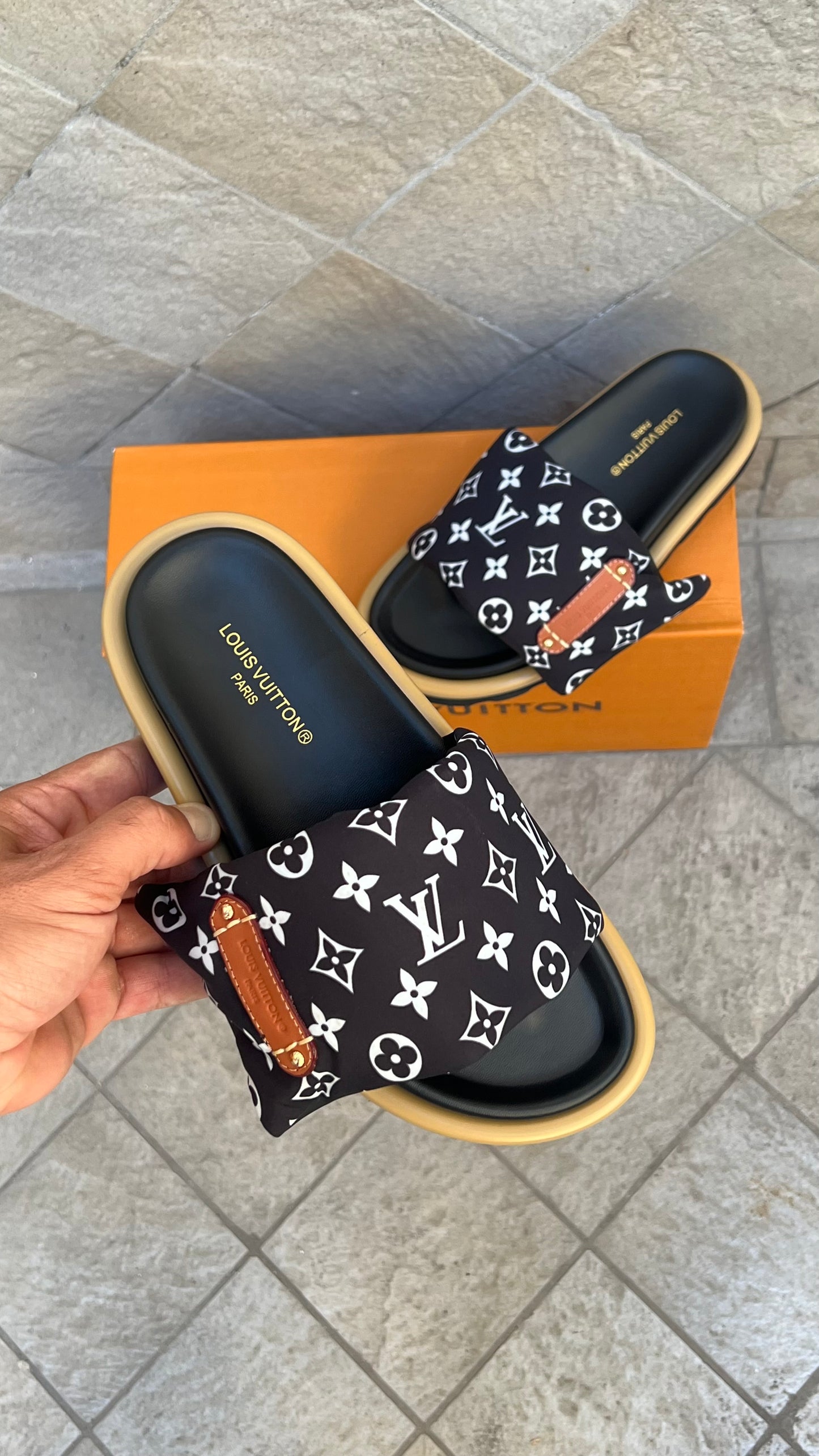 LOUIS VUITTON