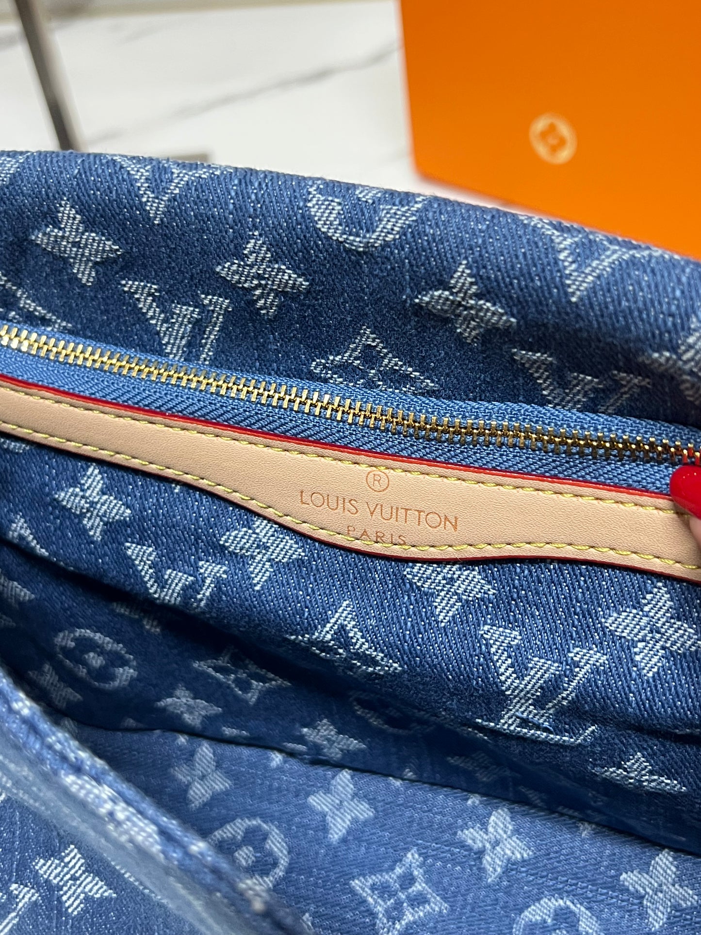 LOUIS VUITTON