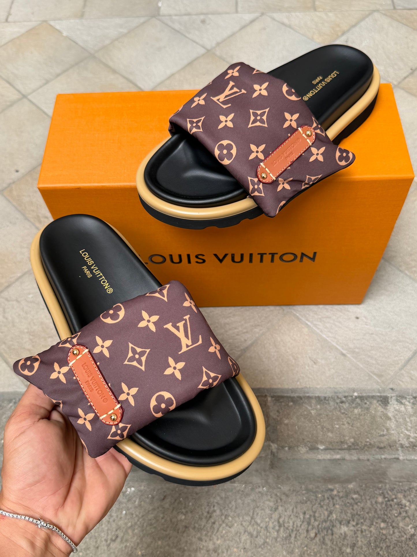 LOUIS VUITTON