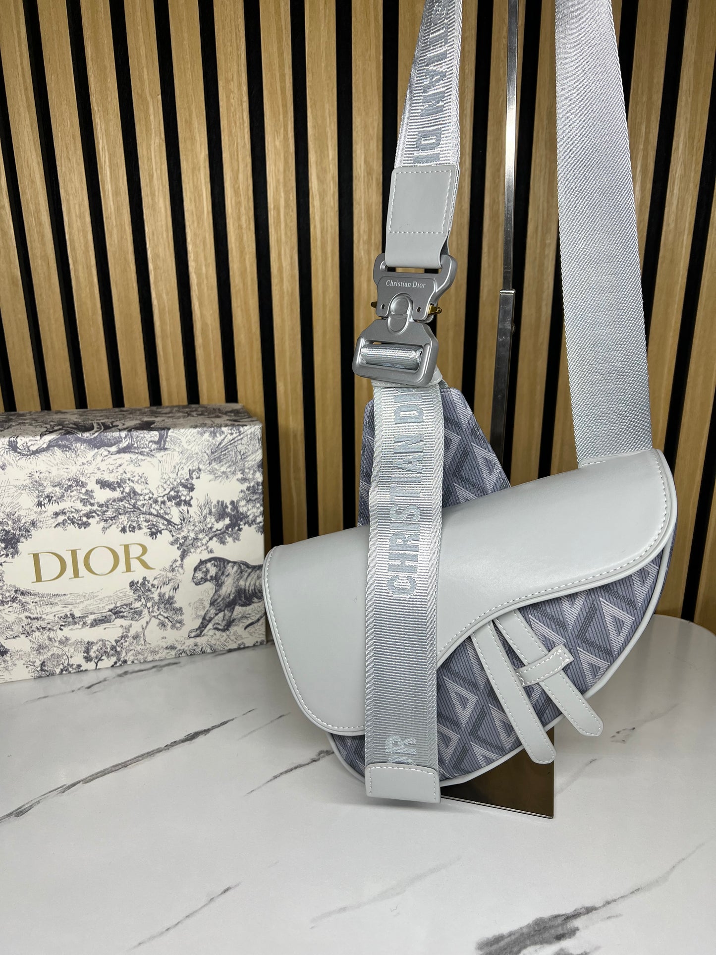 DIOR
