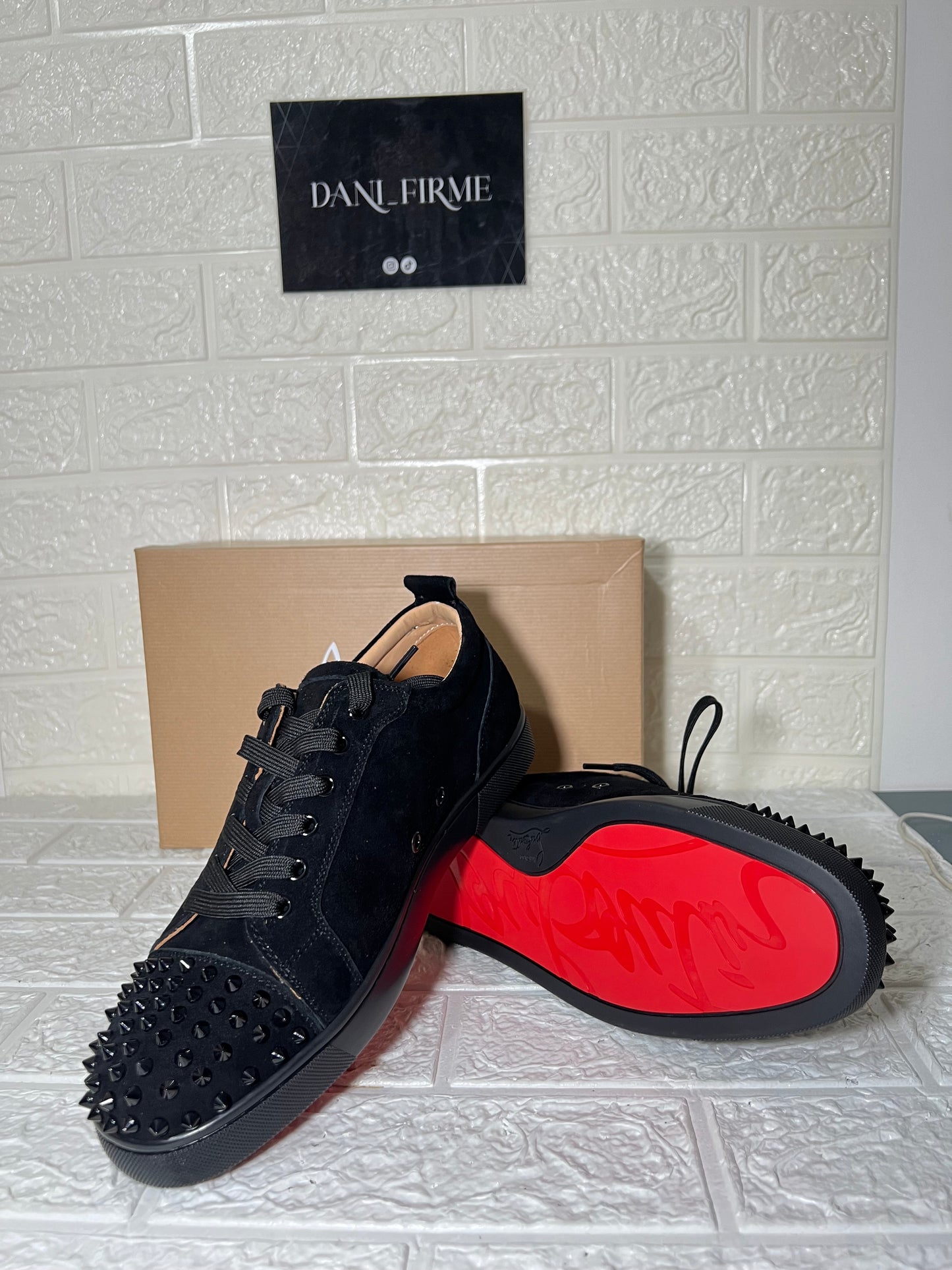 LOUBOUTIN