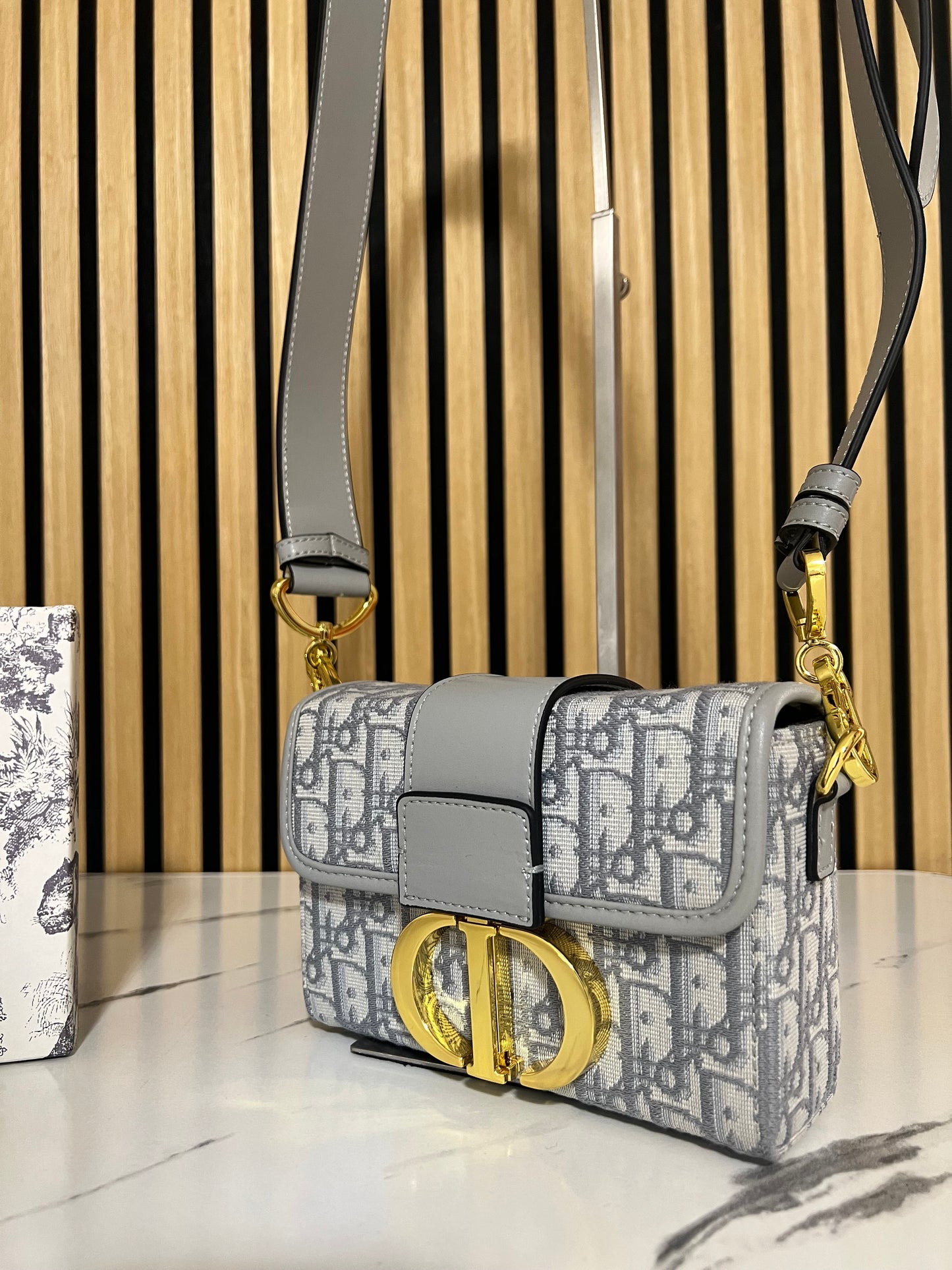 DIOR