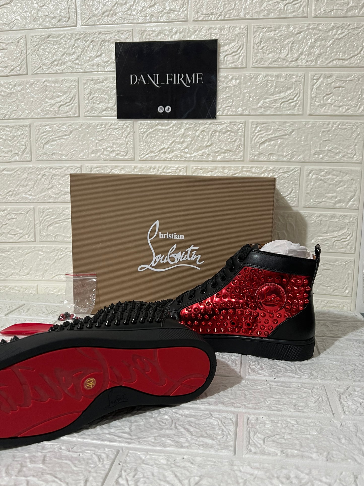 LOUBOUTIN