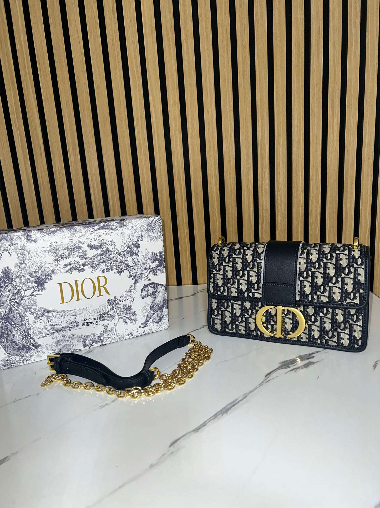DIOR