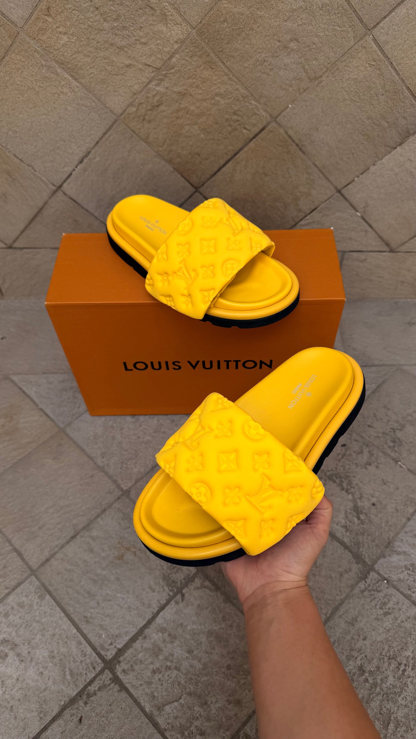LOUIS VUITTON