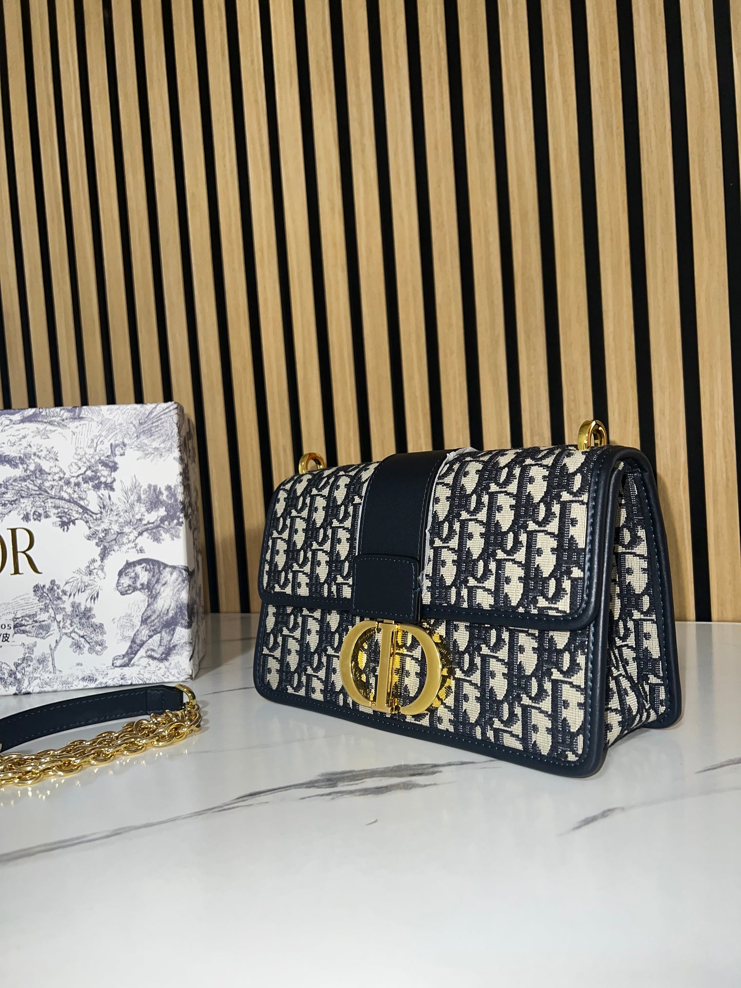 DIOR