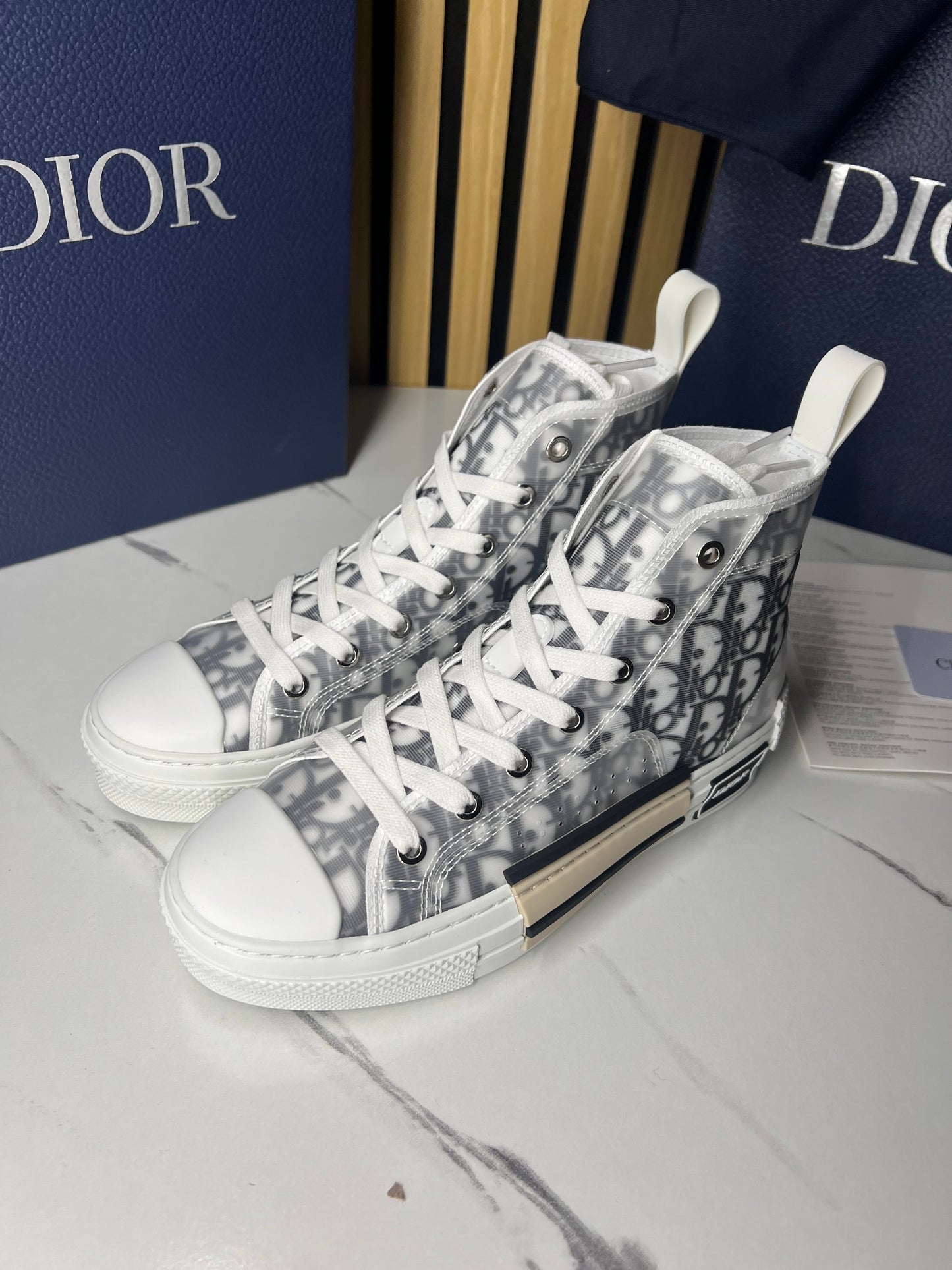 DIOR