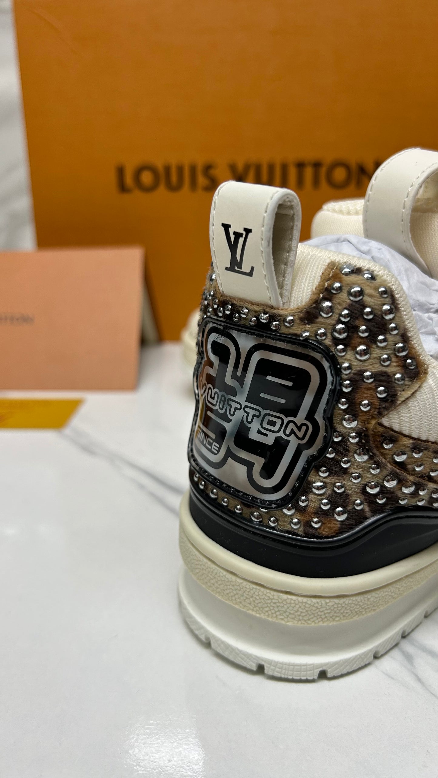 LOUIS VUITTON