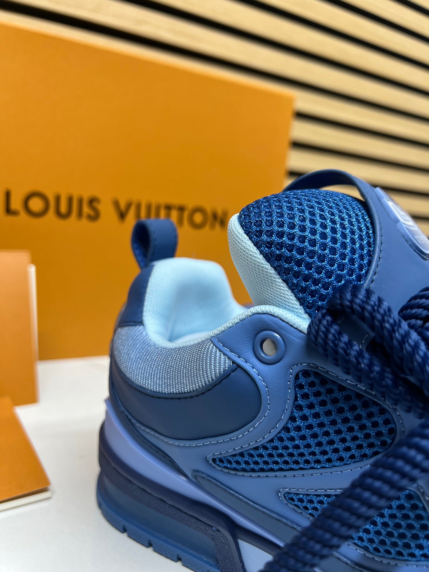 LOUIS VUITTON