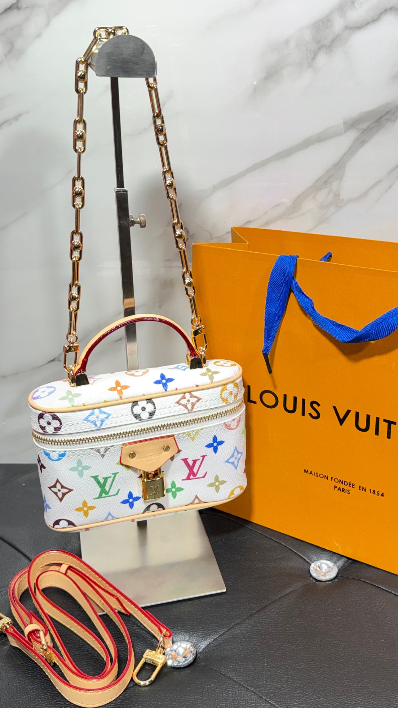 LOUIS VUITTON
