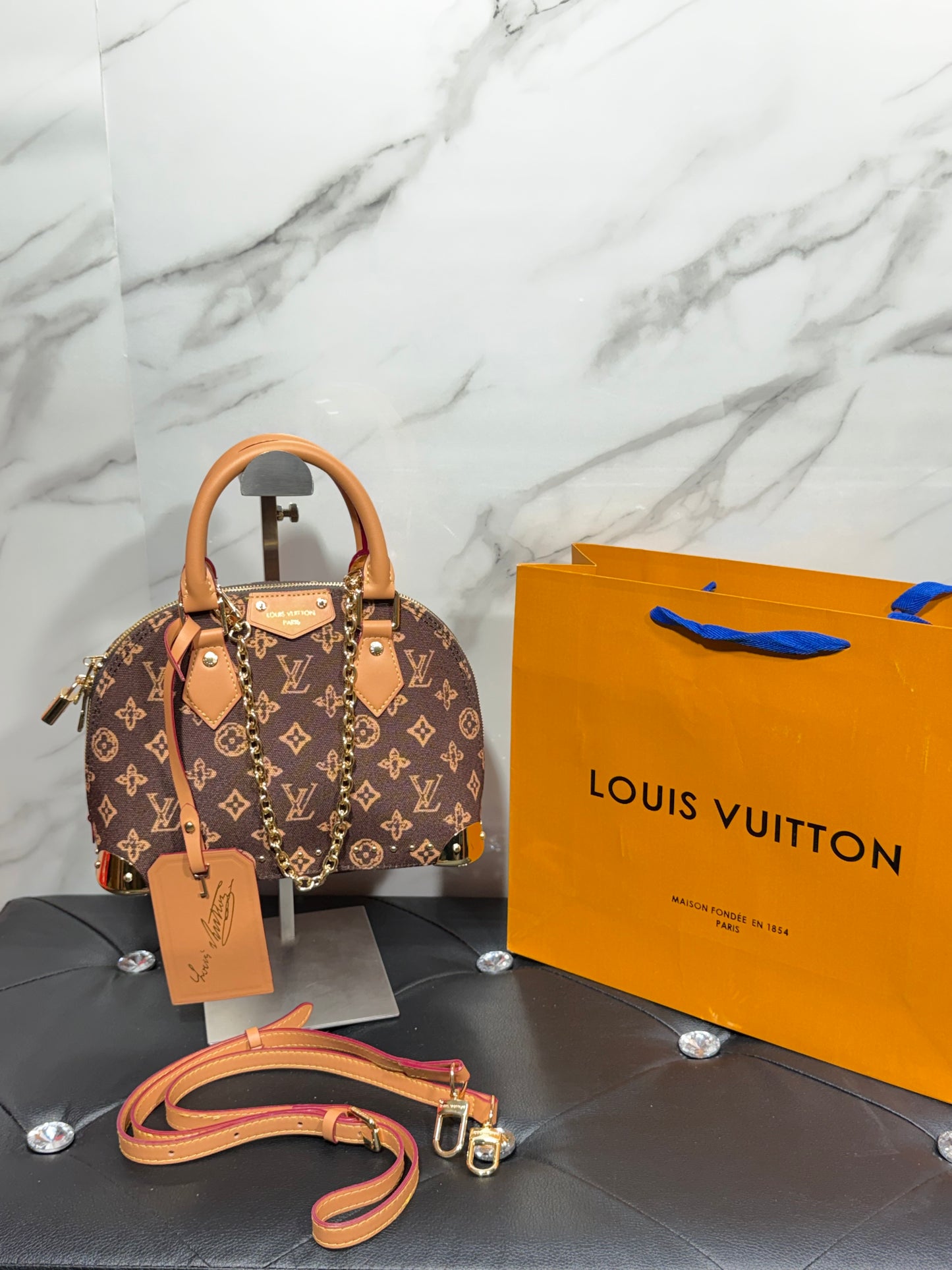 LOUIS VUITTON