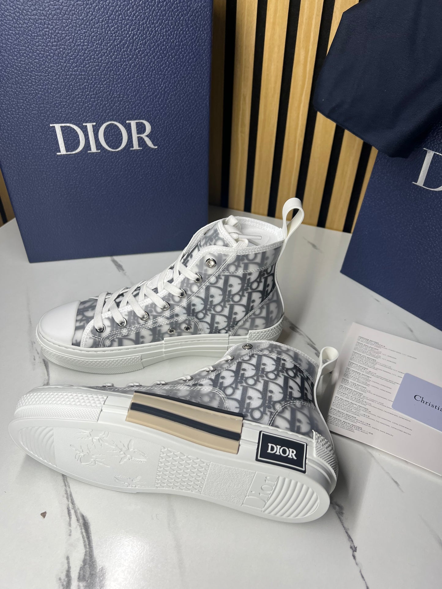 DIOR