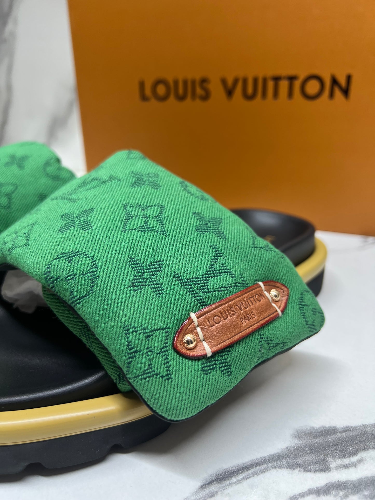 LOUIS VUITTON