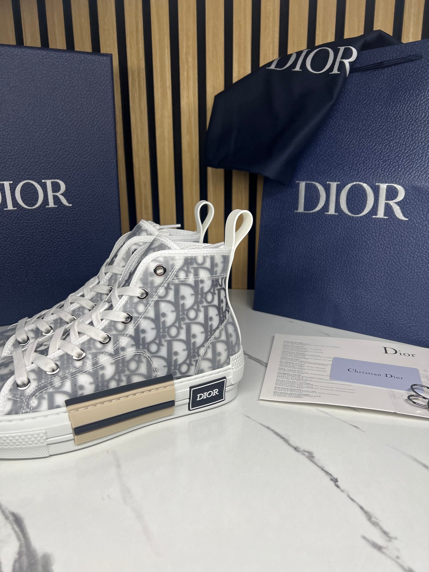 DIOR