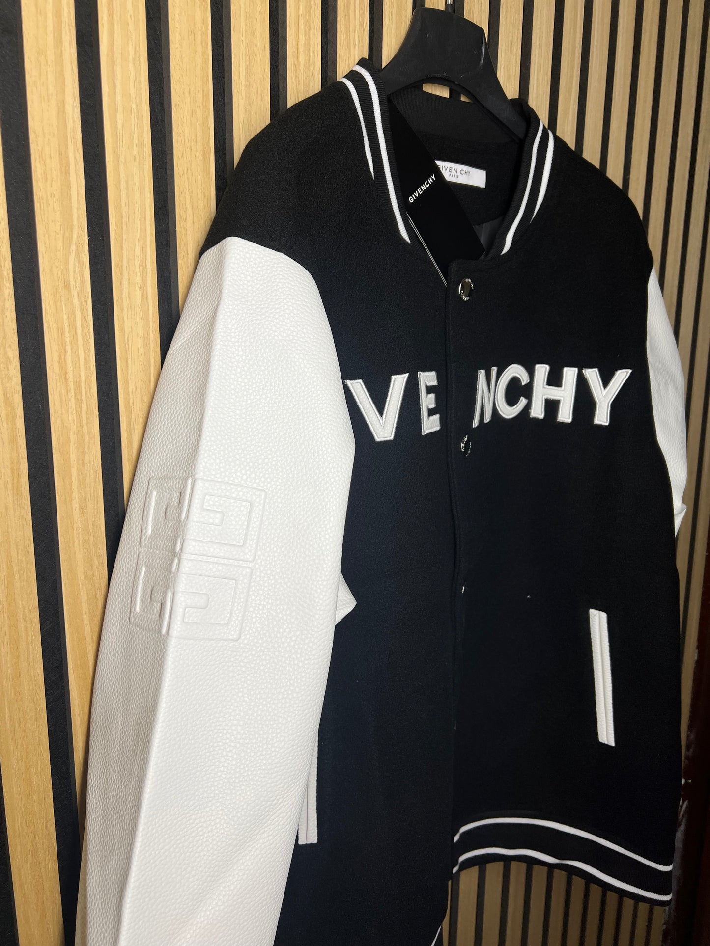 GIVENCHY