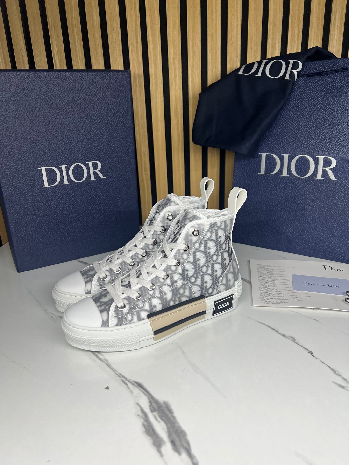 DIOR