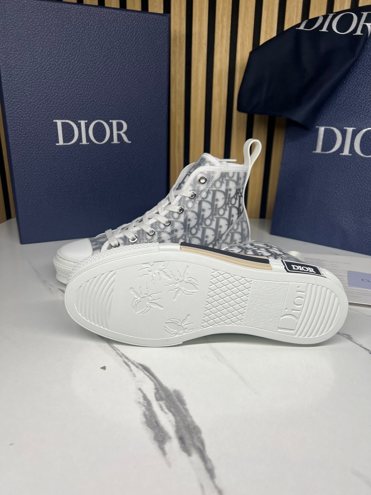 DIOR