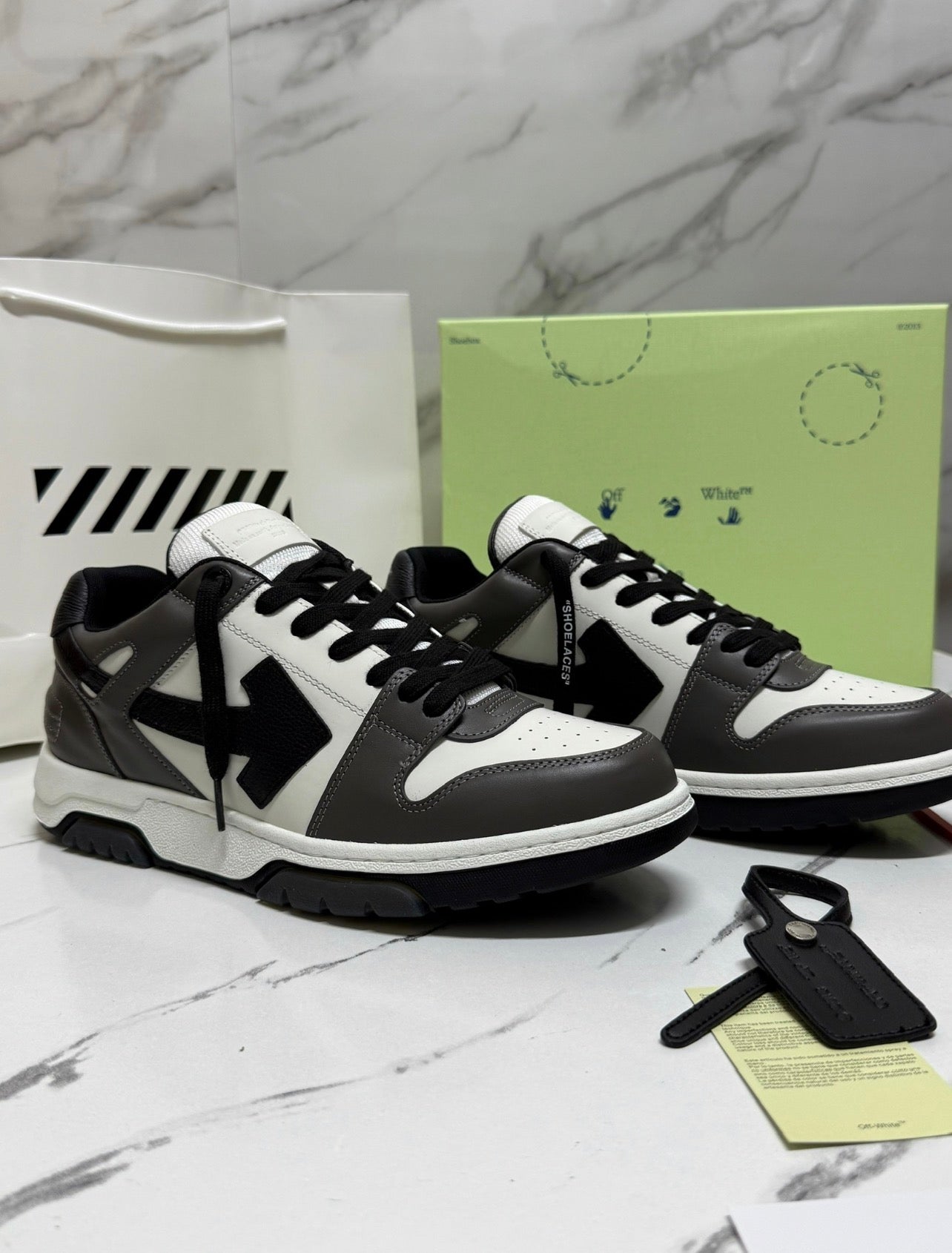 OFF-WHITE